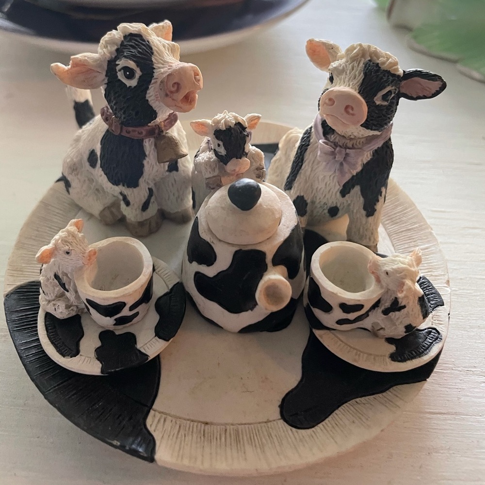 Adorable Miniature Cow Tea Set